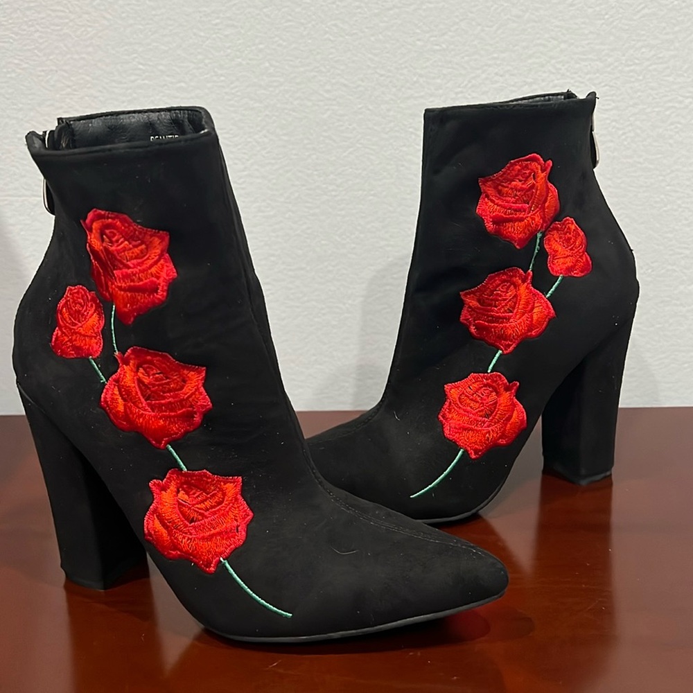 Cape Robbin Beautiful-9 Black Suede Size 7
